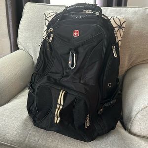 EXCELLENT PRE-OWNED CONDITION SWISS GEAR BACKPACK